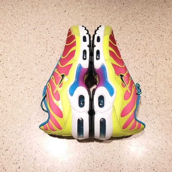 🆕️ NEW⚡️Nike Air Max Plus 'Volt Pink Blast'⚡️ - Picture 9 of 16